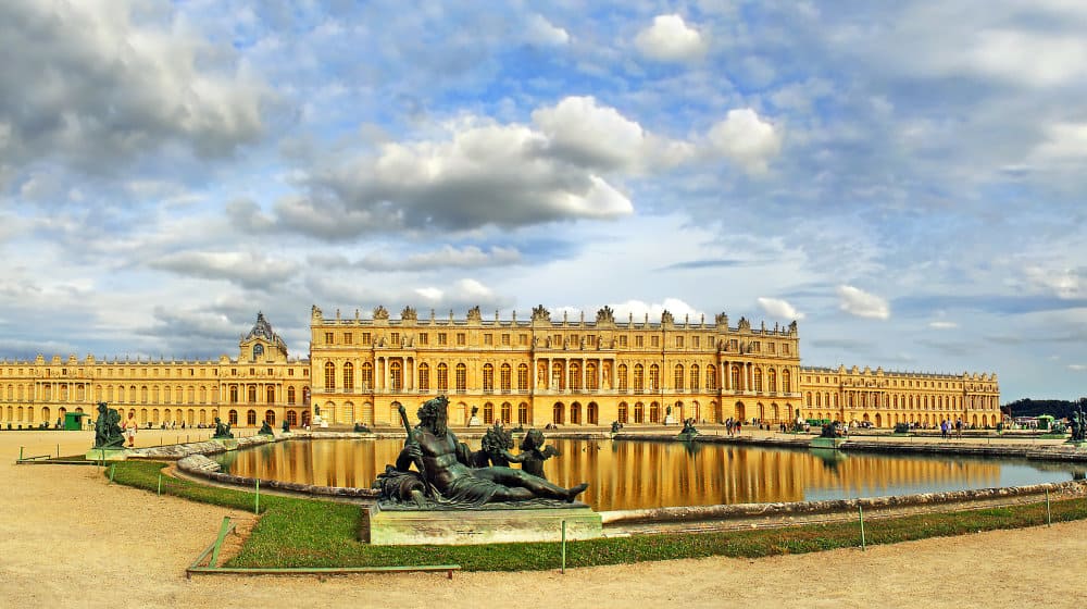 Află totul din istoria tumultoasă despre Palatul de la Versailles