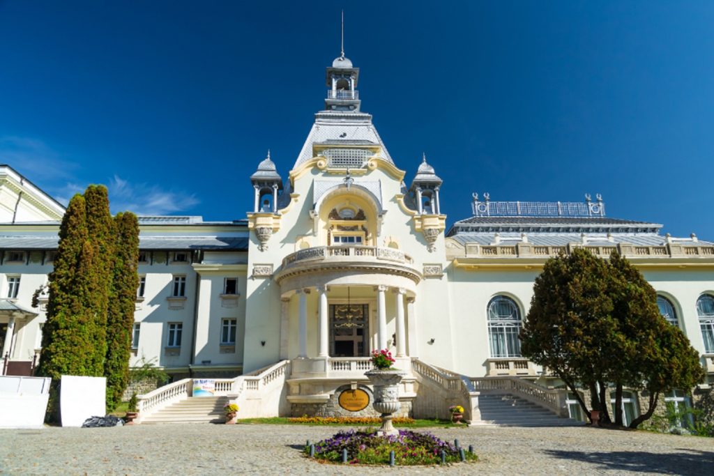 Cazino Sinaia - unul din cele mai frumoase cazinouri vechi din România