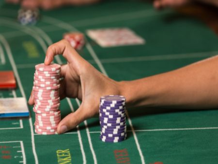Cum se joacă Baccarat: reguli, sfaturi și istoric