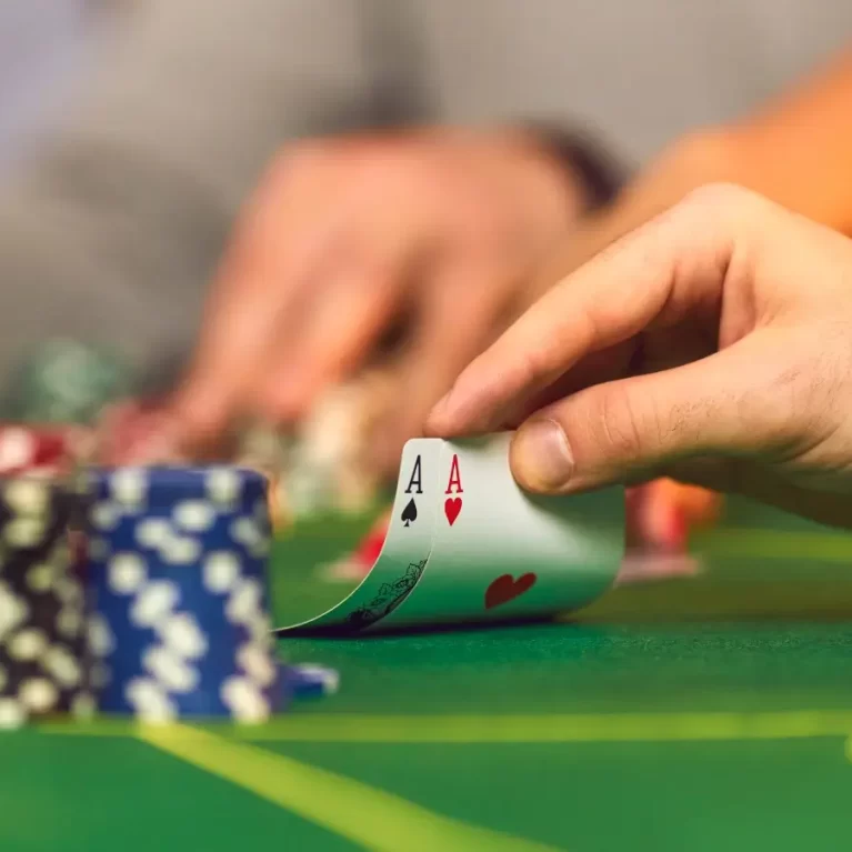 Ce înseamnă Five-bet la poker și cum se folosește?
