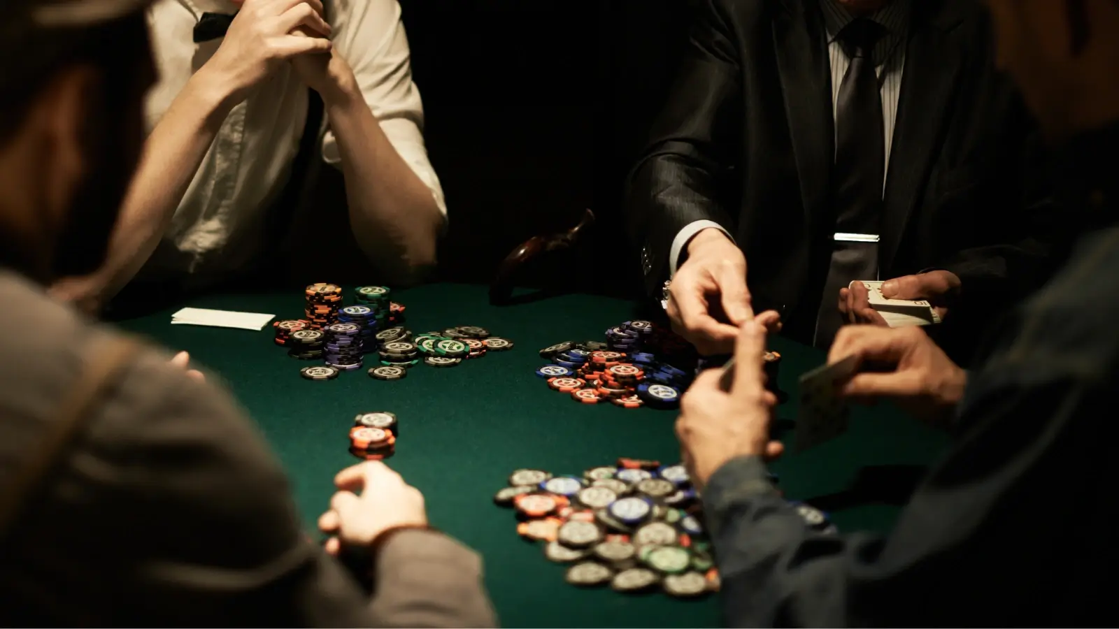 Secretele blufurilor în jocul de poker